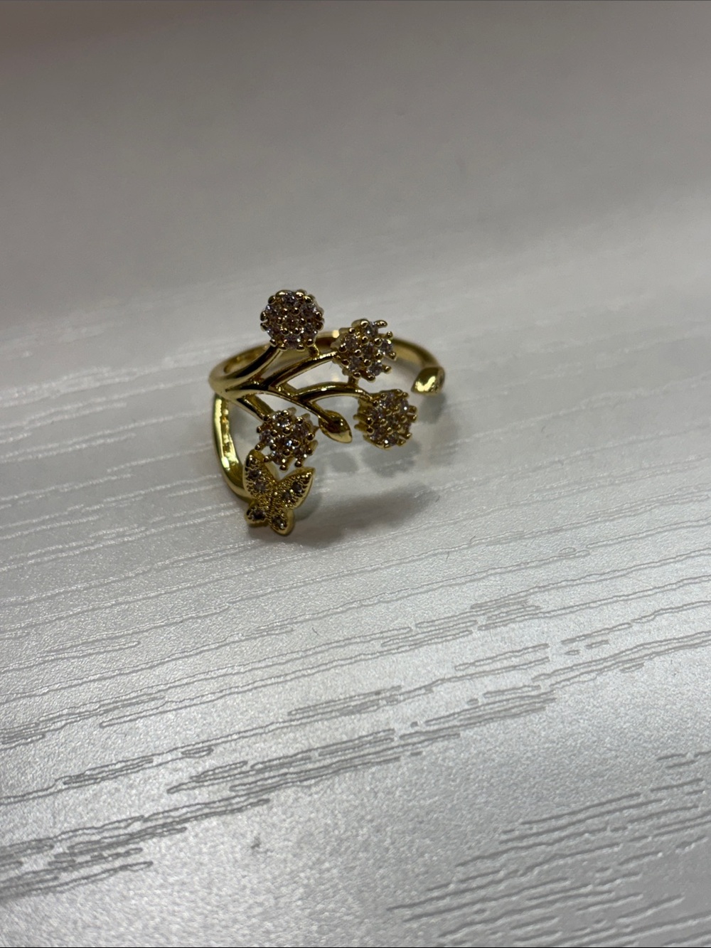 Gold Floral Branch Ring with Pave Accents oro laminado